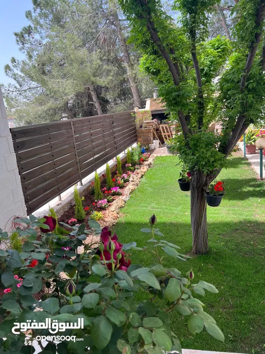فيلا فخمه للبيع من المالك مباشرة منطقة دابوق  سكن أ خاص. على تله عاليه بمواصفات عالية الجودة