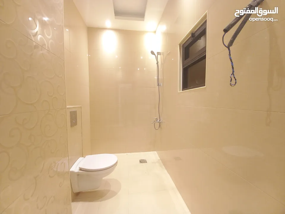 Unfurnished Apartment with Roof For Rent In Abdoun  ( Property 34122 )-174813184