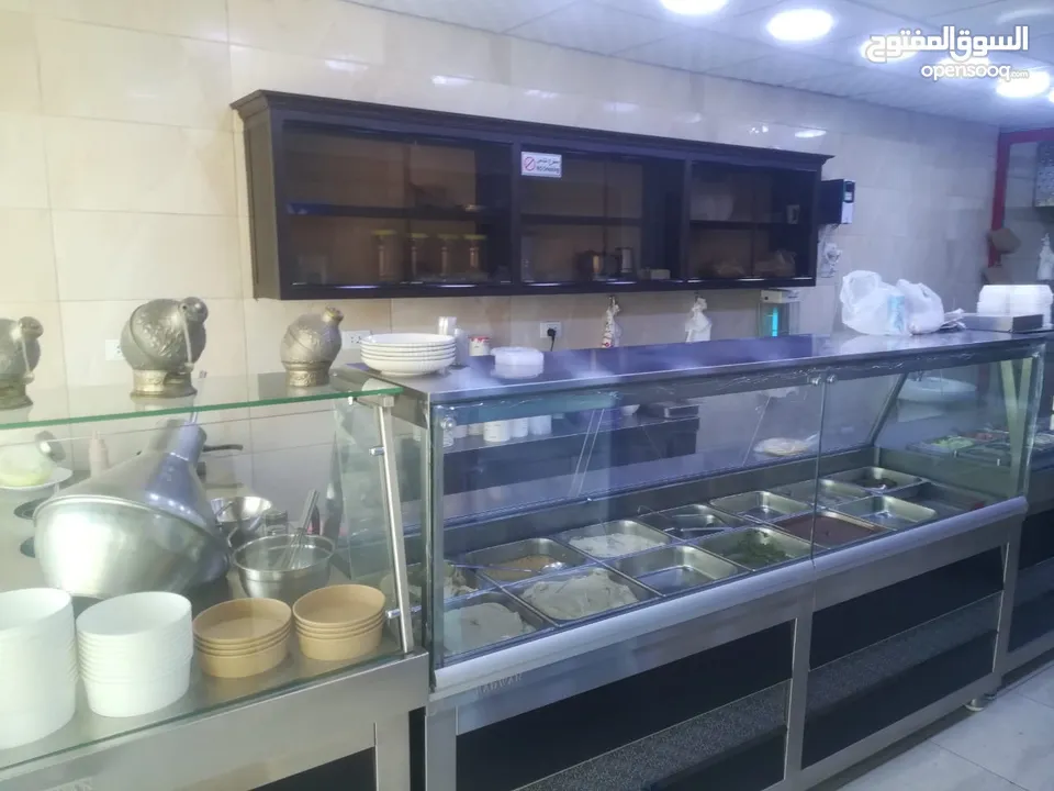 مطعم حمص و فول للبيع مجهز بالكامل.