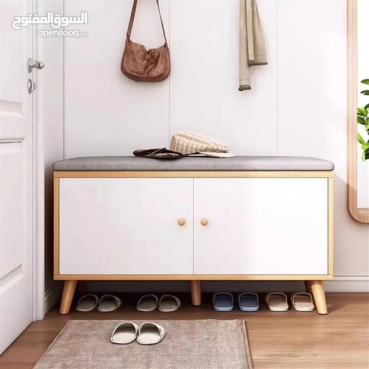 مقعد أحذية أنيق ومريح مكوّن من دفتين  قطعة عملية تجمع بين الجلوس المريح والتخزين الأنيق في نفس ا