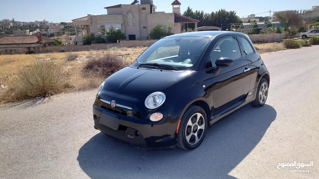 فيات 500e موديل 2017 لون اسود
