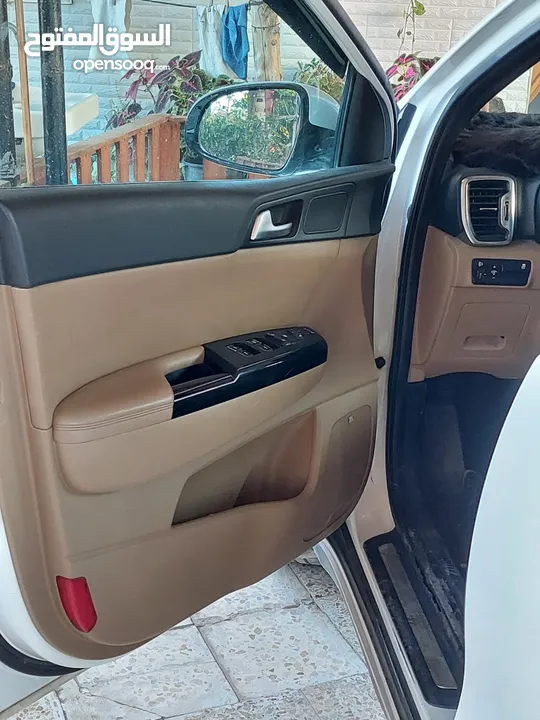 سبورتاج 2017 مرخص  4*4 دفع رباعي  فحص نظيف