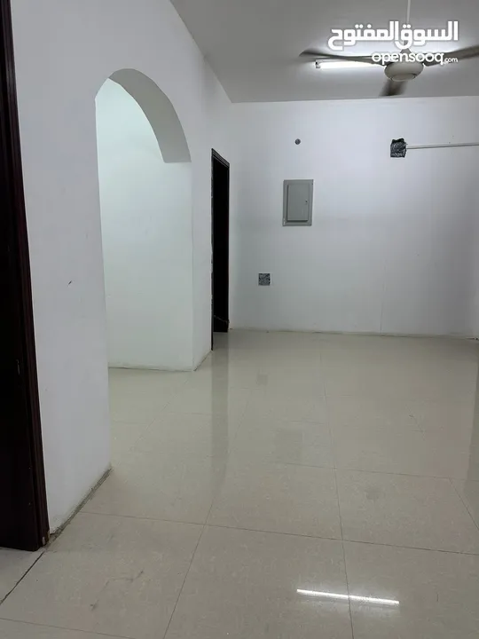 Flat for rent in shinas neer Nathaniel Bank in shinas souq more cleen for families