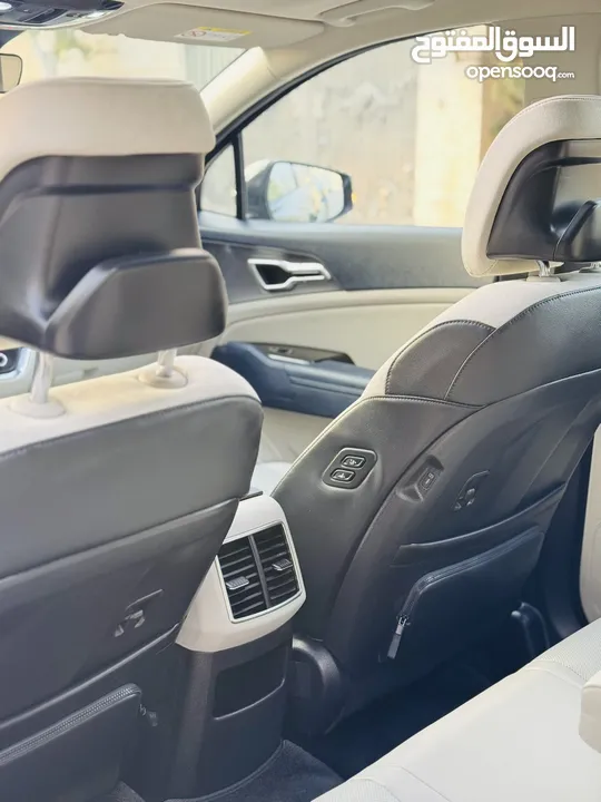 كيا سبورتاج هايبرد 2023 فل كامل مع بانوراما - باللون المميز والداخلية المميزة - والسعر المميز