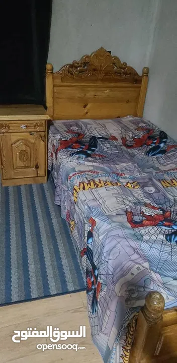 سرير نفر مع كمدينه
