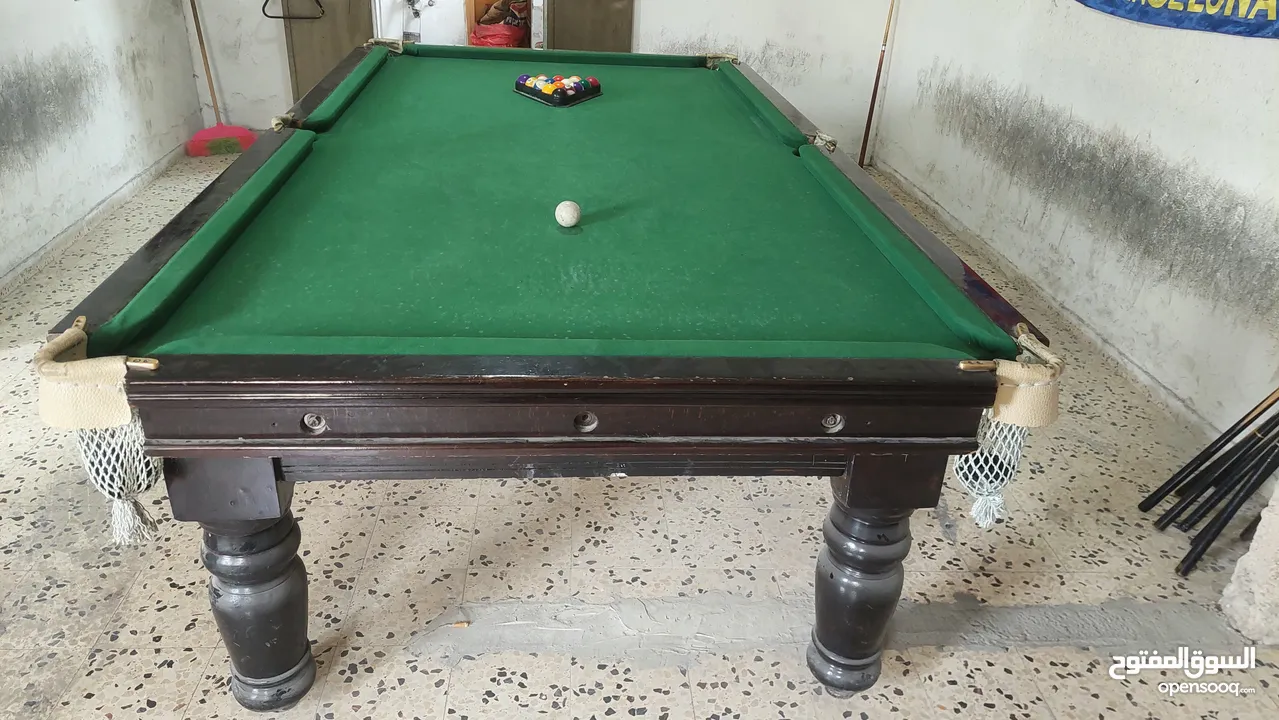 طاولة بلياردو نخب مع كامل مستلزماتها
