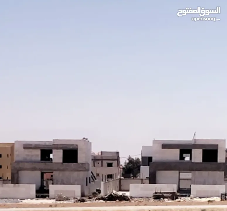 *جنوب عمان* 800 متر عن  شارع الميه عمان التنموي- رجم الشامي مساحات من 604 إلى 777 متر مربع.