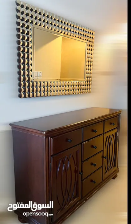 طاولة مع مرآة يصلح لغرفة المعيشة او النوم dresser &mirror