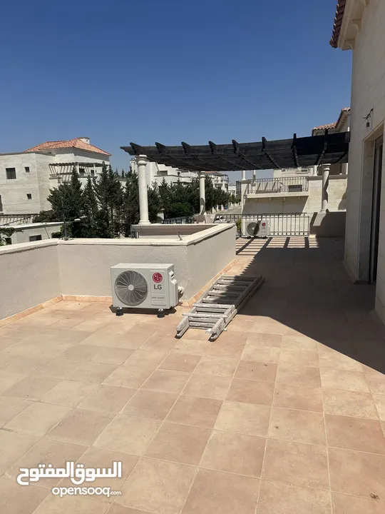 فيلا 3 طوابق للإيجار السنوي