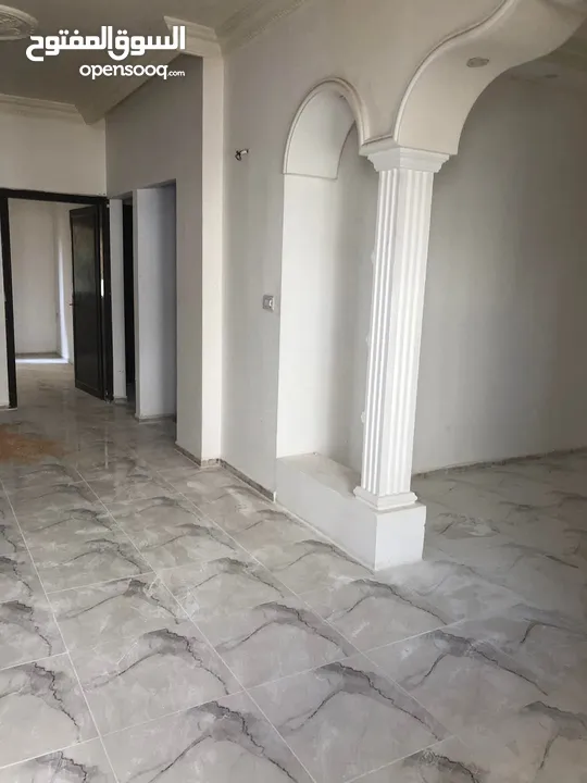 شقة فارغة للايجار في شارع الجامعة 2 نوم 220