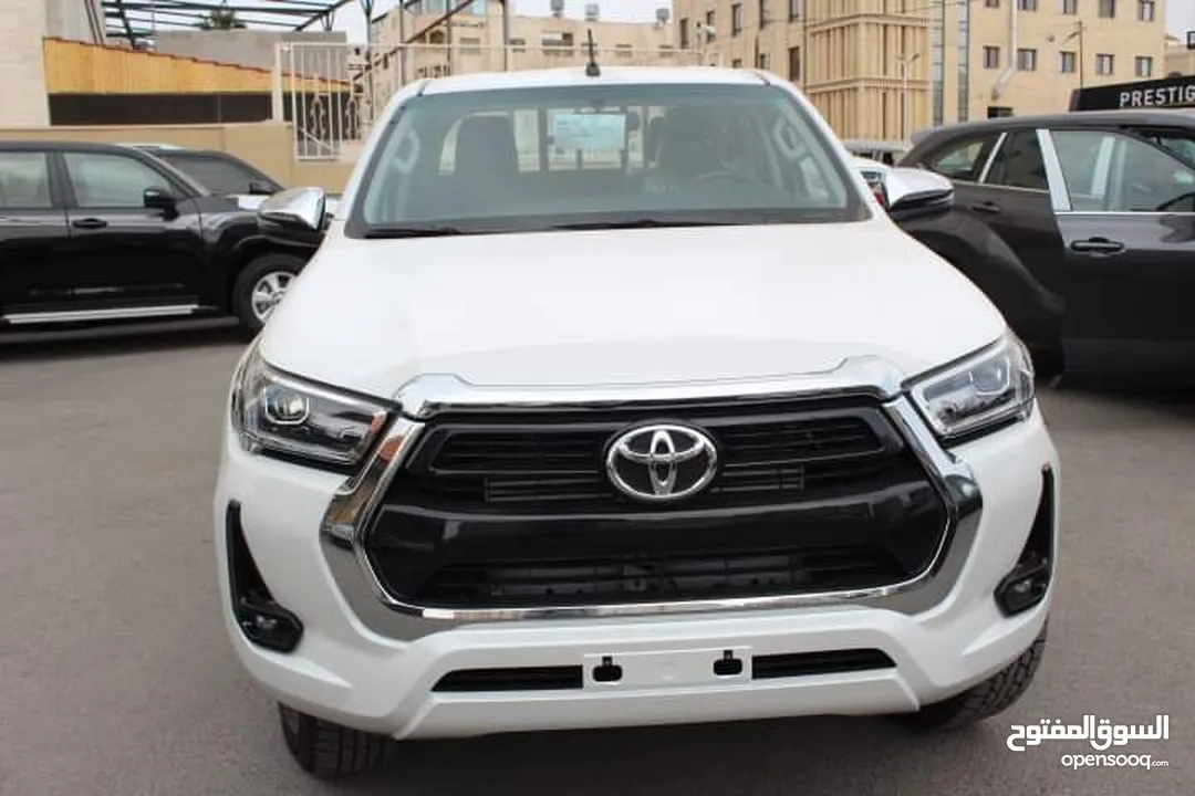 بك اب تويوتا لون لؤلؤي Toyota Hilux 2023