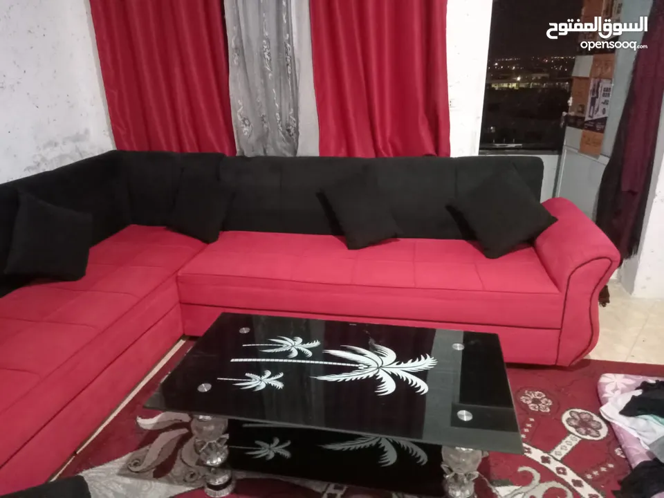 طقم كنب بحالة ممتازة استعمال خفيف
