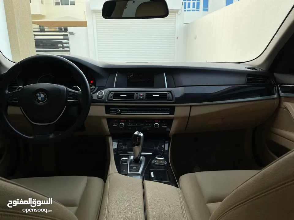 للبيع BMW 520i موديل 2015