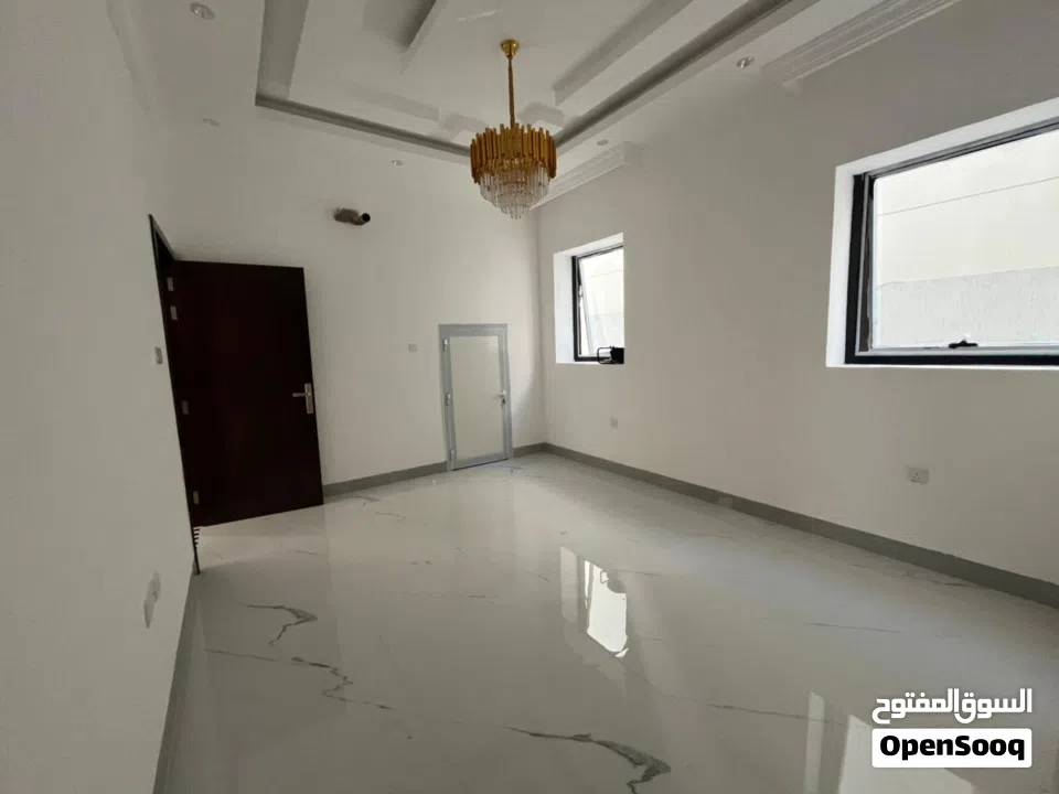 فــــيــــــــــــلا للـــــبيـــــع اول ســـــاكــــن مــــكــــونه مــن 7 غـــــرف و 10 حـــمامات