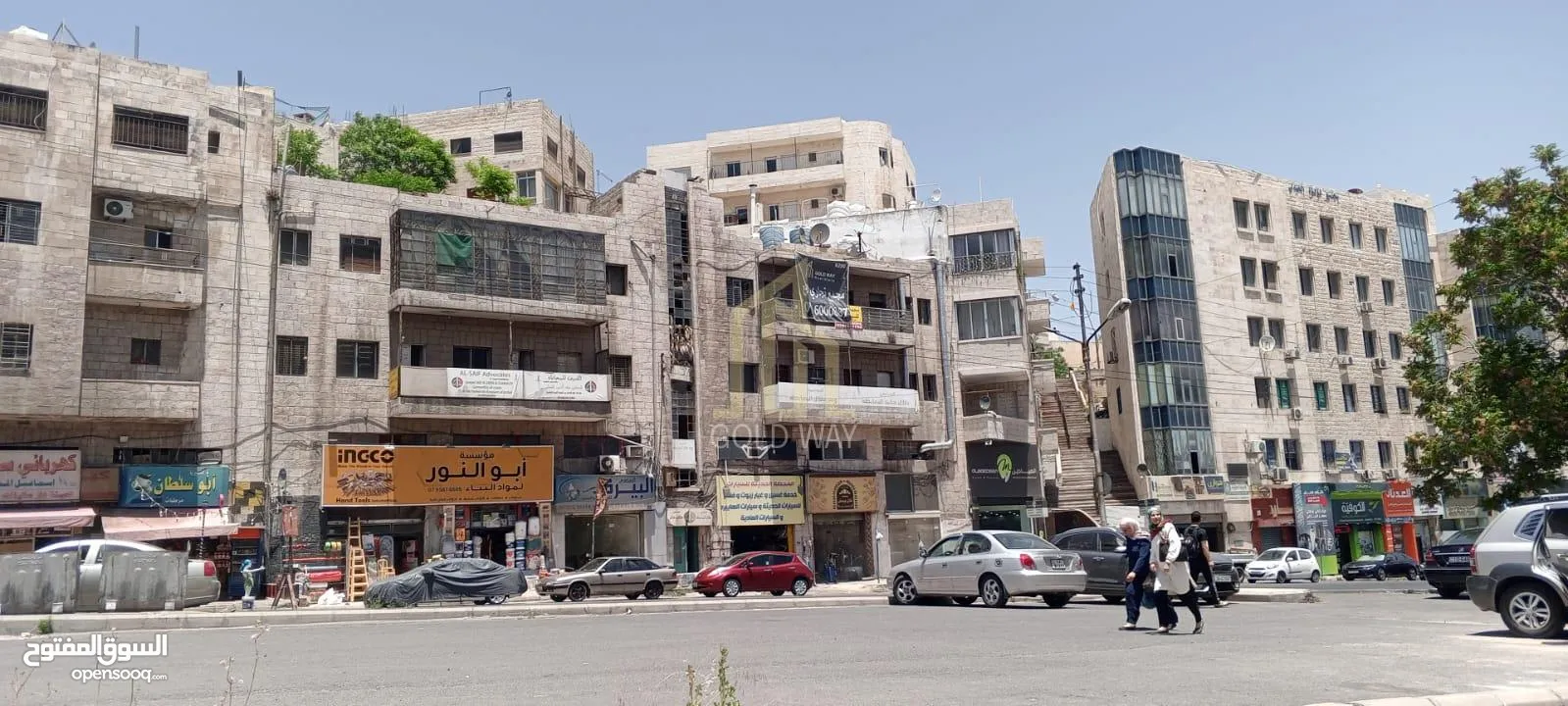 مجمع تجاري للبيع مكون من 6معارض تجاريةو اربع مكاتب في أقوى مناطق العبدلي من المالك مباشرة بدخل 10%