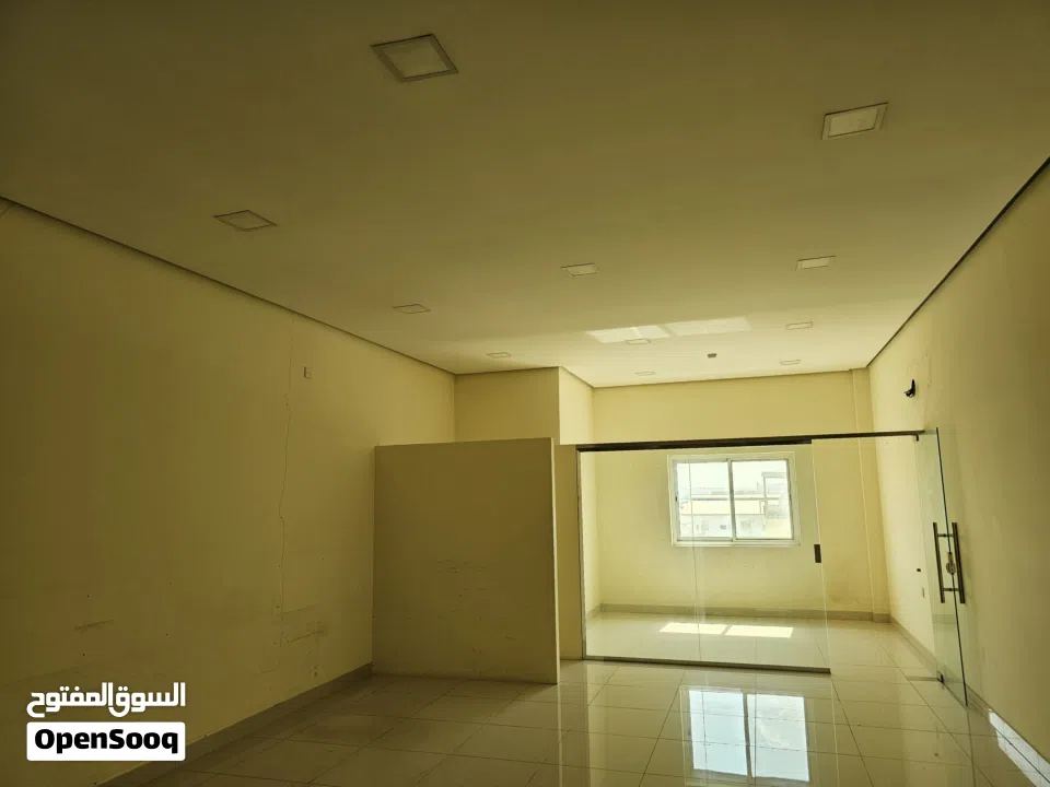 مكتب للايحار في سلماباد الجديدة قرب المدينة للزجاج