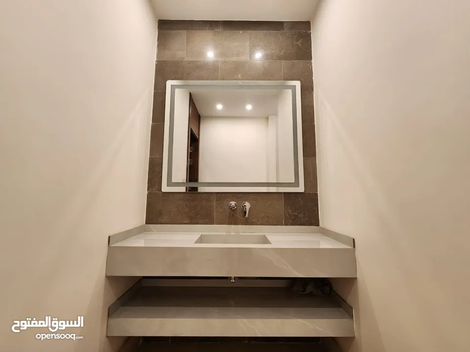 شقة طابقية فاخرة للبيع في عبدون  ref : 14389