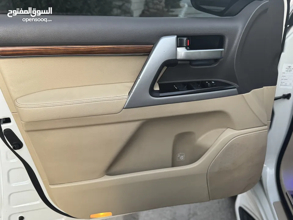 Toyota Land Cruiser 2016 Gx-r 5700CC V8 بحالة الوكالة الفحص: 7 جيد بدون ملاحظات