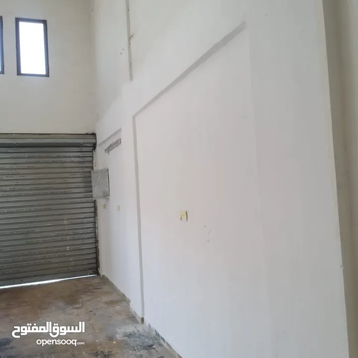 العقبة الحرفية ..بناية كاملة مخزنين وطابق مكاتب مع تسوية بمساحة 210 م2