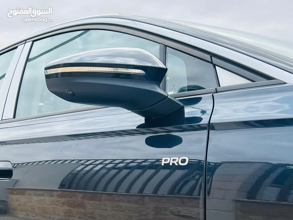 عرض حصري و مغري على اخر سيارتين  Volksvagen id7 2023 pro zero