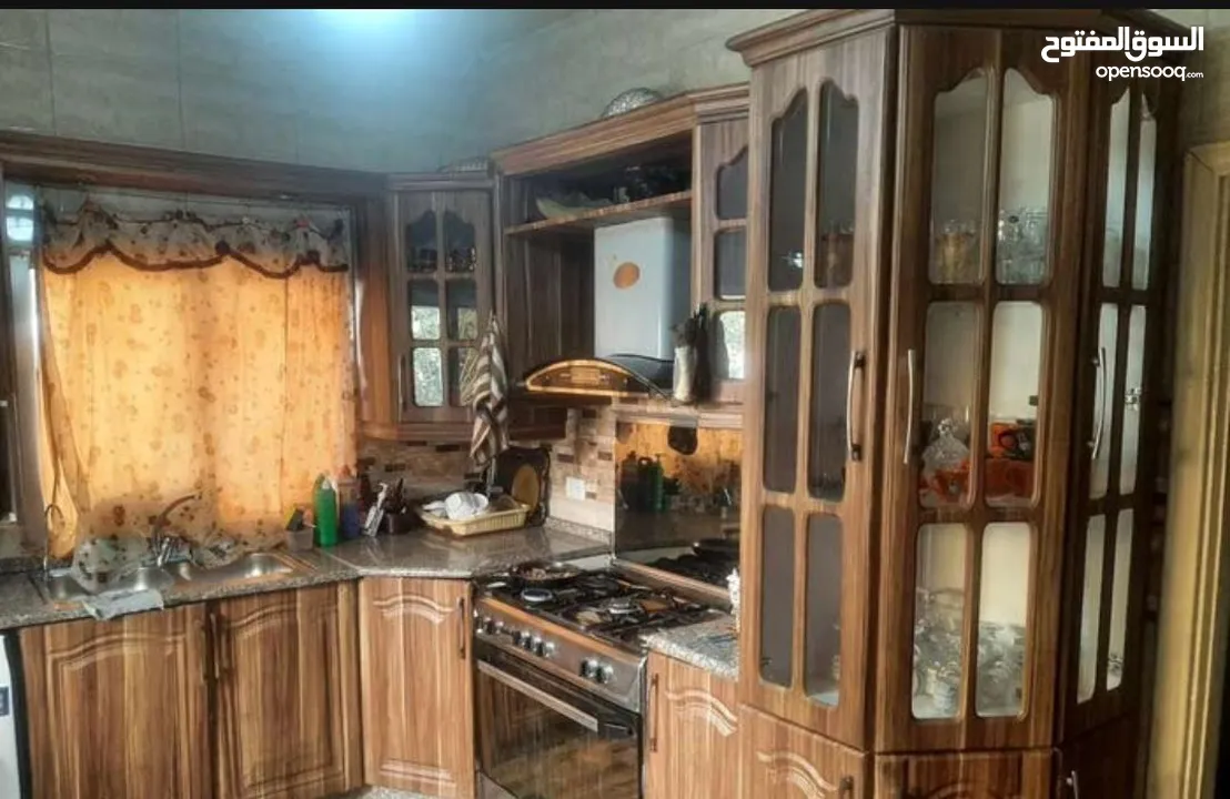 منزل مستقل 3 طوابق  للبيع مستغل  للاستثمار ومقسم 4 شقق