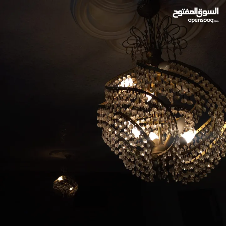 ثريا عدد 2 بحالة جيدة مصنوعة من  النحاس بسعر 40 دينار قابل للتفاوض