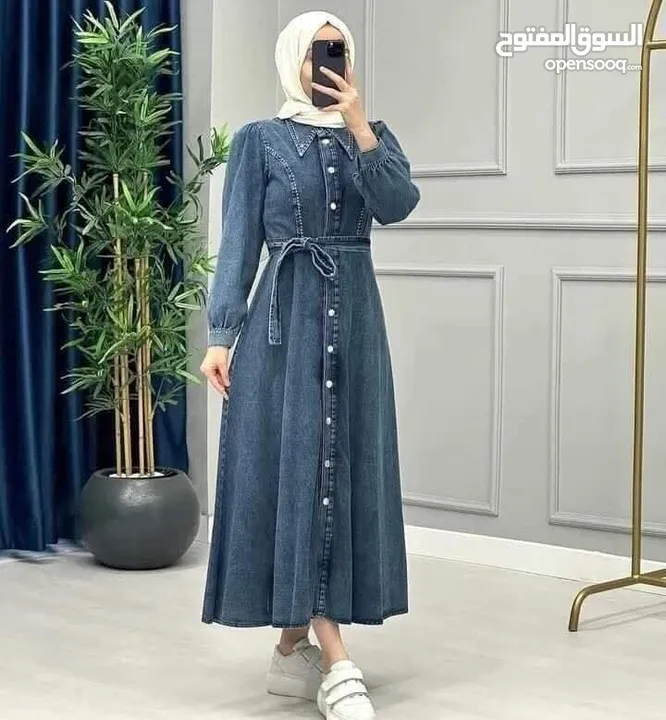 اي عباية أو فستان جينز