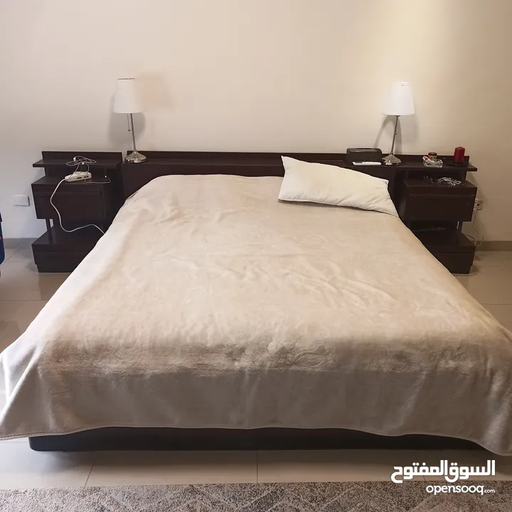 غرفة نوم فندقية بدون خزانة