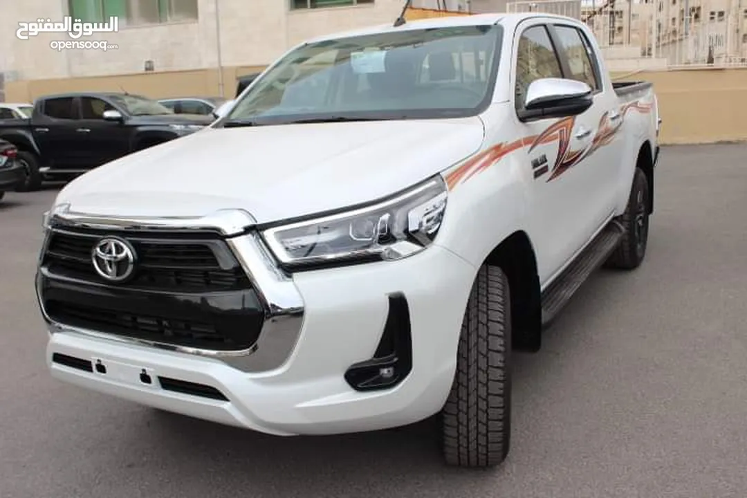 بك اب تويوتا لون لؤلؤي Toyota Hilux 2023