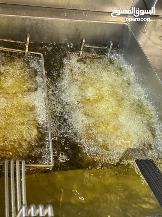يقبل البدل بسياره كهربائيه، بسعر مغري جدا و فرصة استثمارية مطعم يعمل بشكل جيد جدا للبيع لعدم التفرغ
