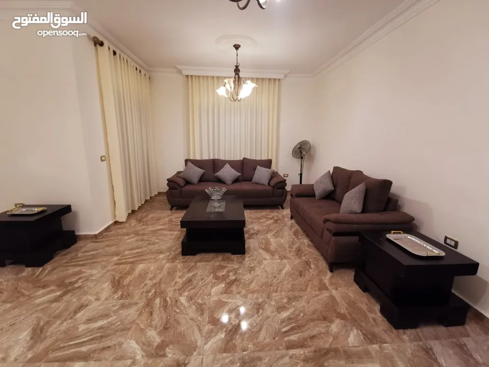 شقة مفروشة للإيجار السنوي بأجمل مناطق مرج الحمام خلف القرية الملكية مباشرة.