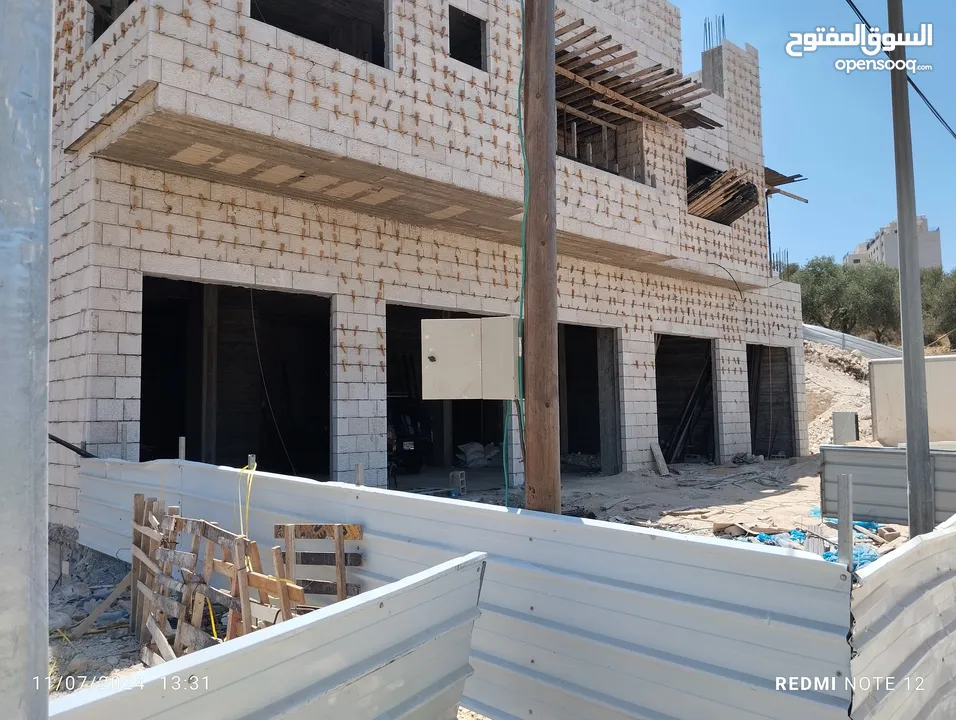 خمس مخازن عظم للبيع في سطح مرحبا مقابل إسكان بيت المال