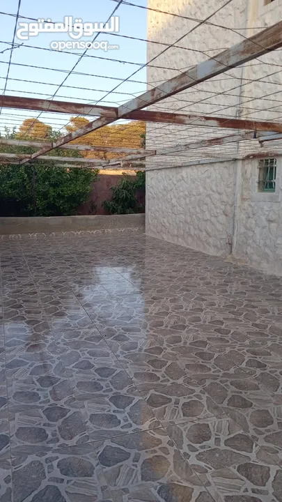 بيت لبيع تقريبن مطل على البحر الميت