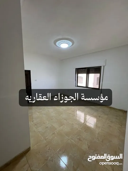 شقة فارغة للايجار في منطقة البنيات طابق شبه ارضي مع بلكونتين