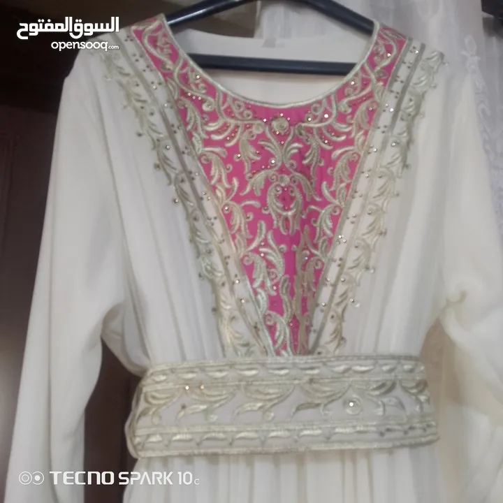 فساتين وثواب اي واحد خمسه دنانير