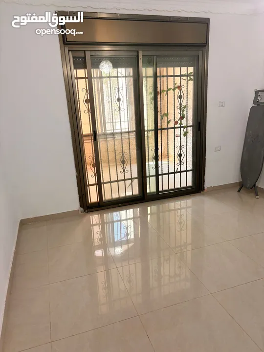 نصف عماره للبيع في منطقه ام الشرايط