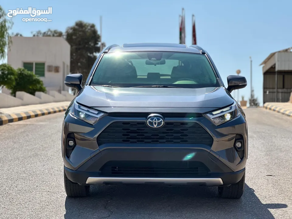 تويوتا راف فور 2022 XLE PREMIUM اعلى اعلى صنف بحالة الوكاله فحص7جيد