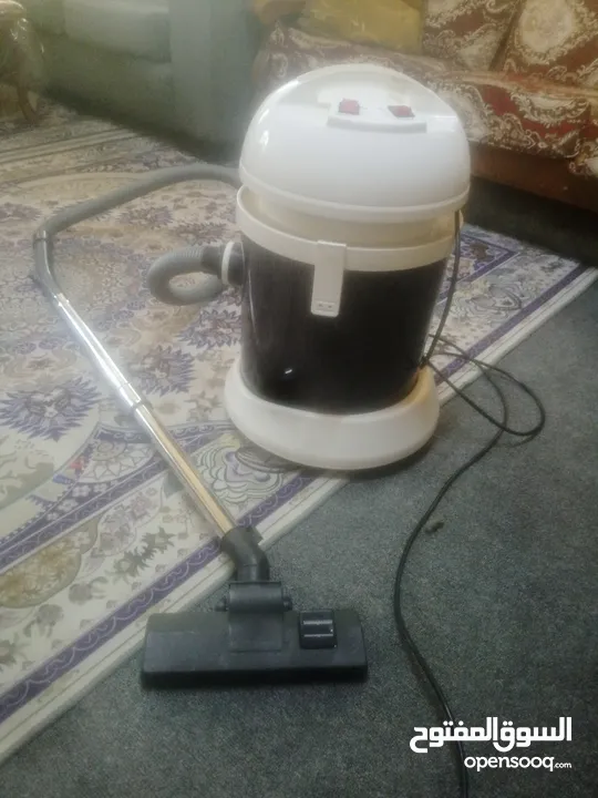 مكنسه كهربائيه olmar  مستعمله بحاله ممتازه