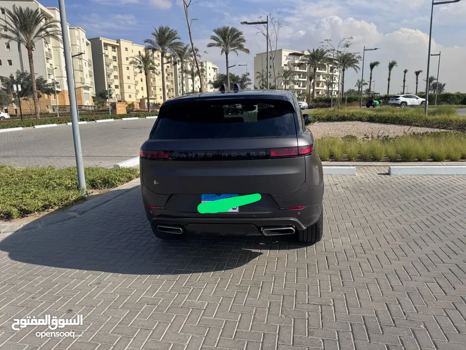 للبيع Range rover sport 2024 وكيل ، SE Mt l.  P400 حصان    موتر بنزين  بضمان الوكيل . لسه معمول لي