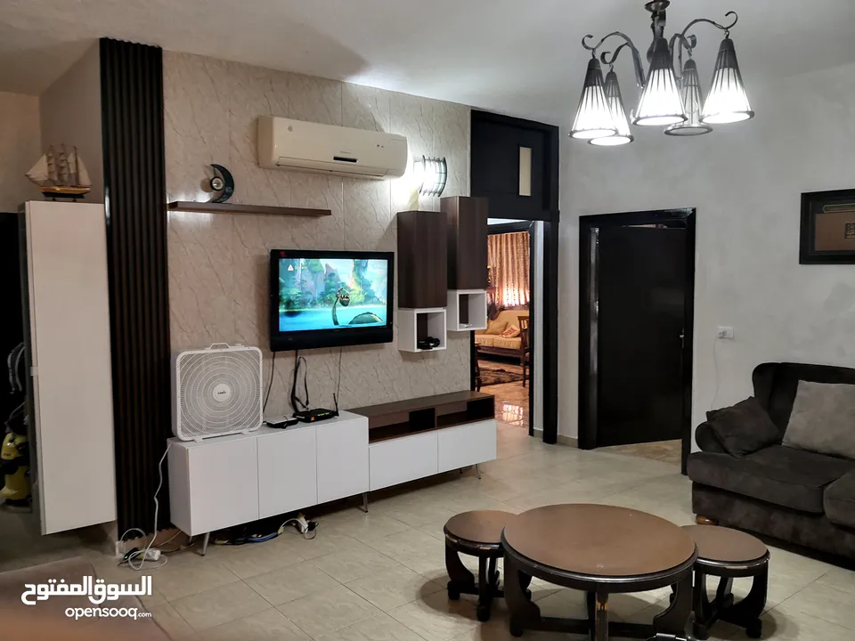 شقة طابقية ديلوكس مع ترسات واسعة للبيع في جبل الحسين من المالك مباشرة 303 متر مربع بالكوشان