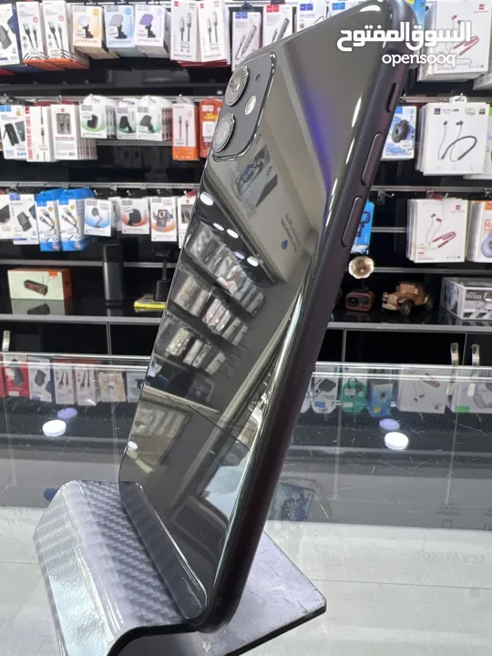iPhone 11 (128) GB ايفون 11 مستعمل بحالة ممتازة مغيرله شاشة اصلية بالشركة  فقط لا غير كفالة محل
