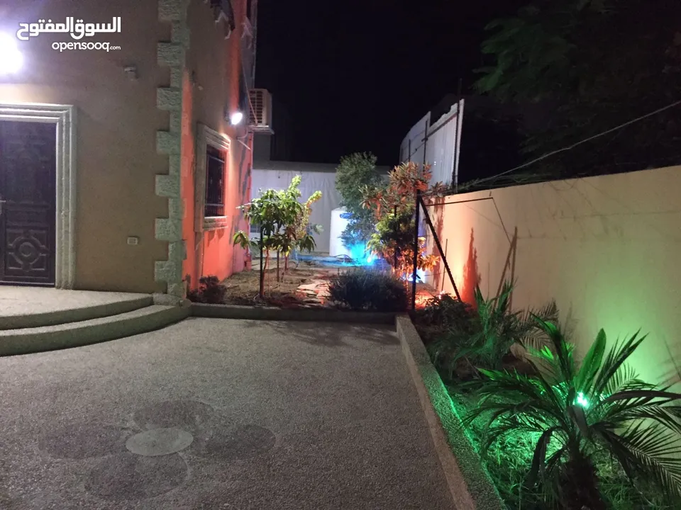 فيلا للبيع بالقرب بشارع الباباي