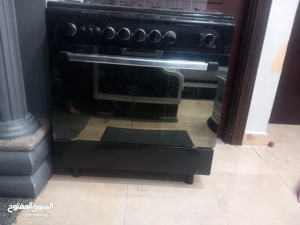 العين الزرقاء.
