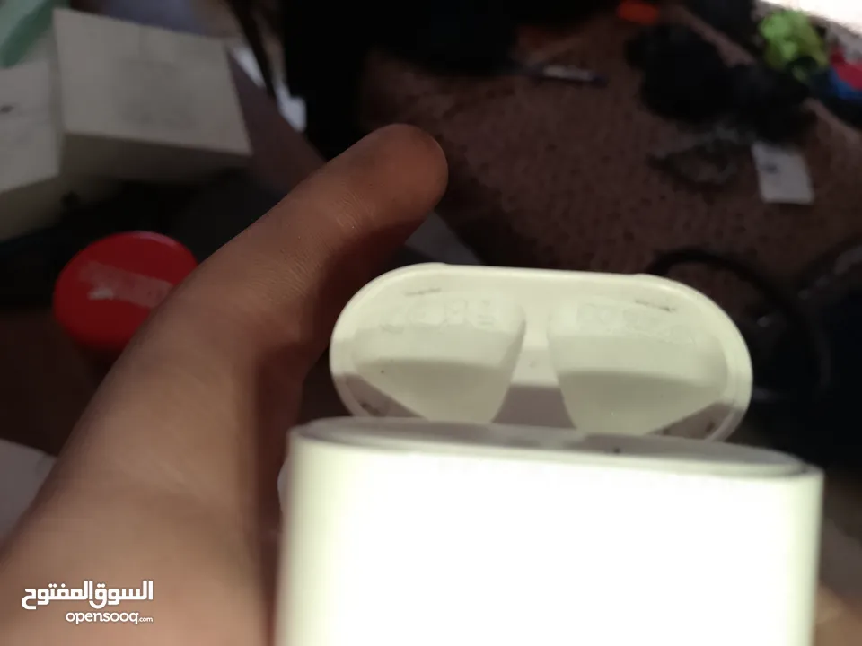 اربع سماعات ايفون اصلي