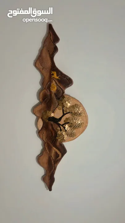 لوحه حائط من عجينة الورق والعملات