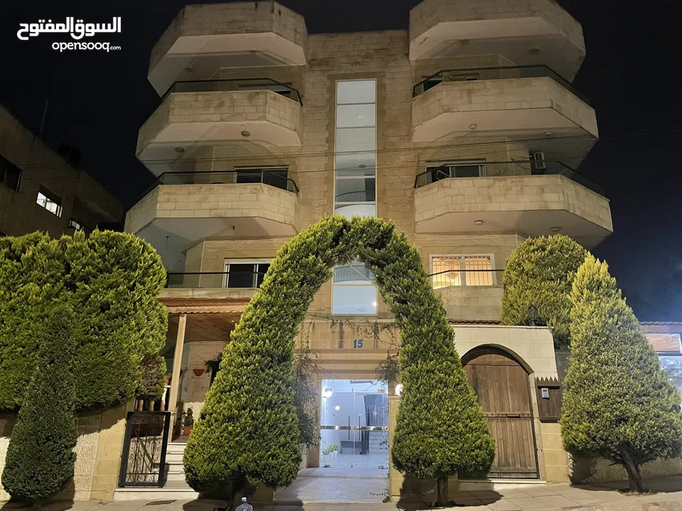 شقة للإيجار في منطقة ام السماق مساحة 220