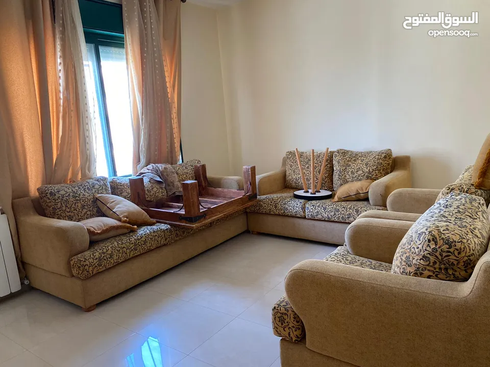 شقة طابق 2 في عمارة صغيرة في منطقة المصايف - منطقة مطلة