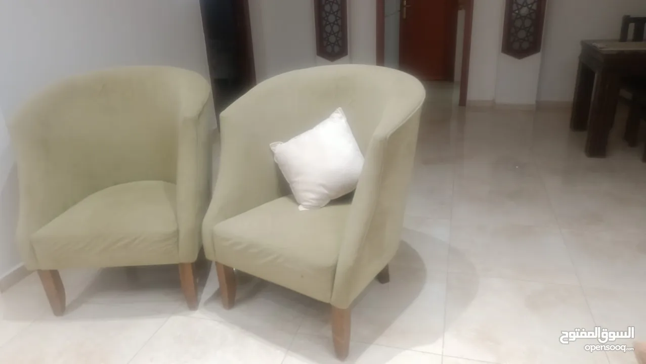 طقم كنب مستعمل بحالة جيده