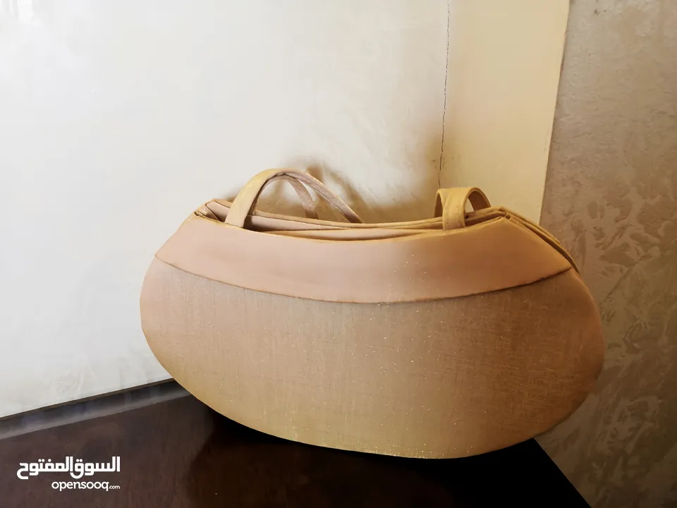 للبيع اي شنطة او كلتش بدينار واحد فقط