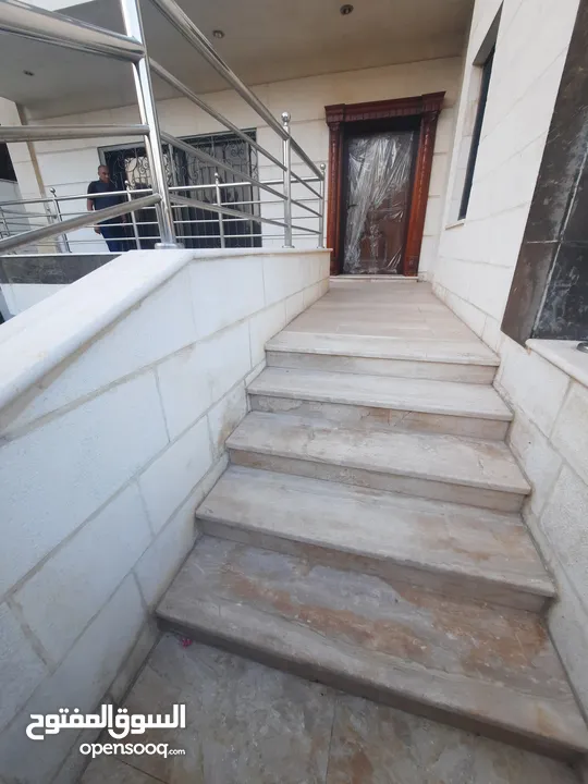 شقة ارضية فارغة للايجار في دير غبار مع مدخل خاص
